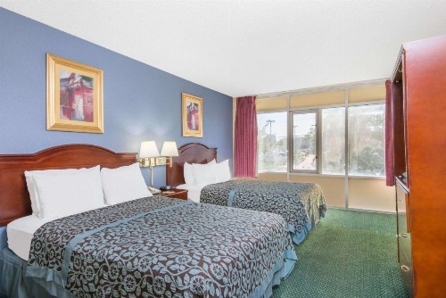 Days Inn & Suites by Wyndham Wichita East image 11