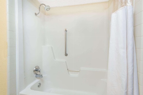 Days Inn & Suites by Wyndham Wichita East image 13