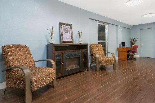 Days Inn & Suites by Wyndham Wichita East image 16