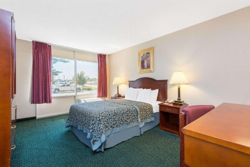 Days Inn & Suites by Wyndham Wichita East image 20