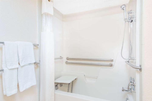 Days Inn & Suites by Wyndham Wichita East image 21