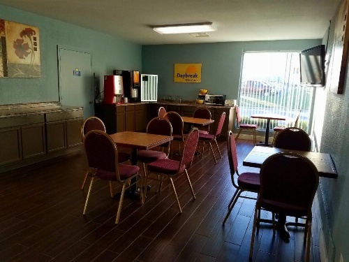 Days Inn & Suites by Wyndham Wichita East image 24