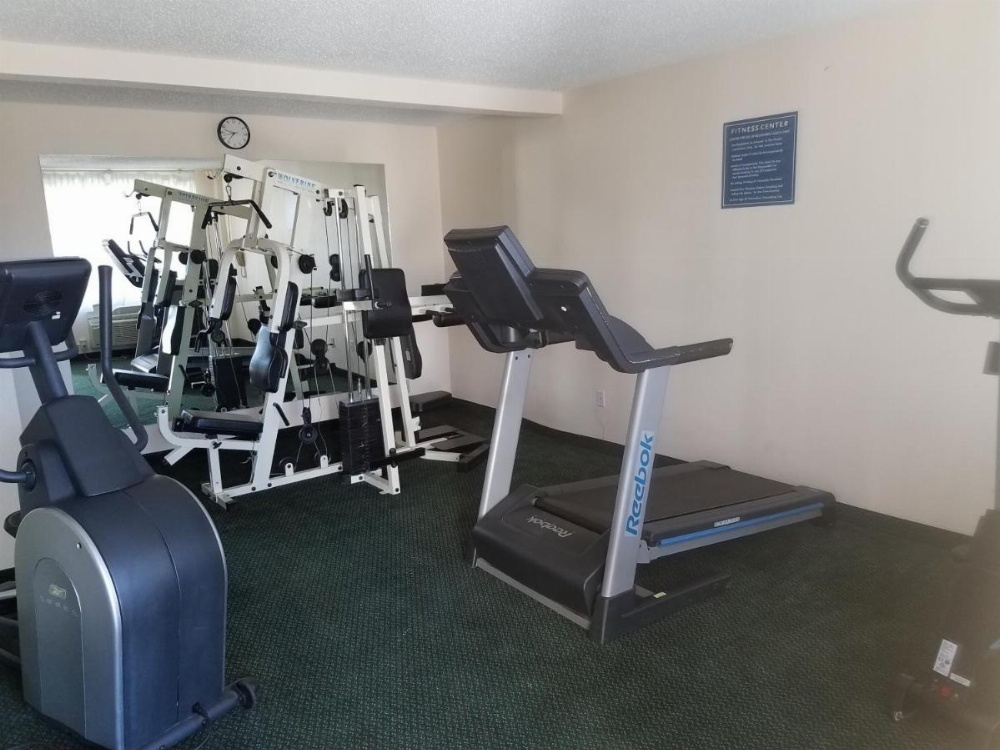 Days Inn & Suites by Wyndham Wichita East