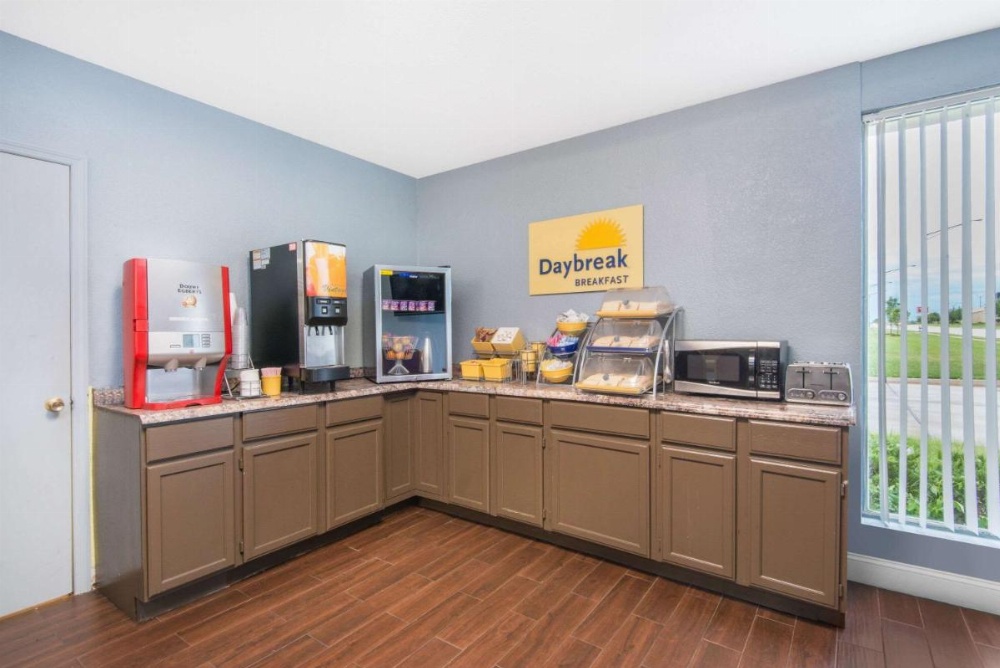 Days Inn & Suites by Wyndham Wichita East